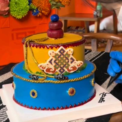 囊谦:罗嘉藏式蛋糕店