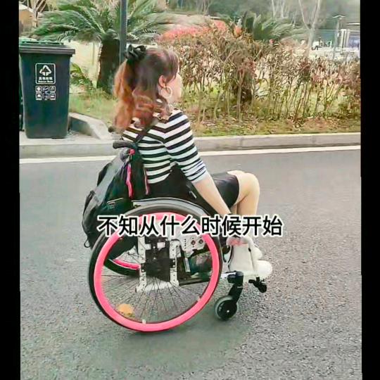 轮椅上单亲.妈妈