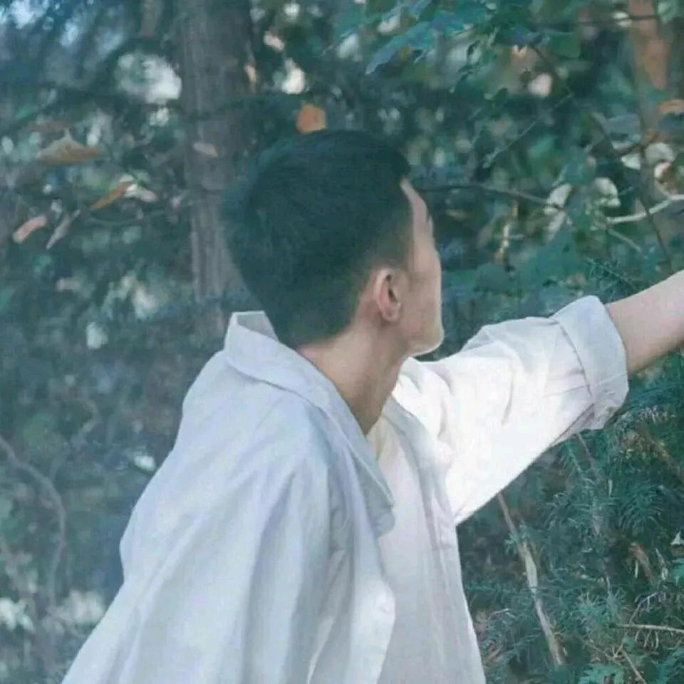 某成