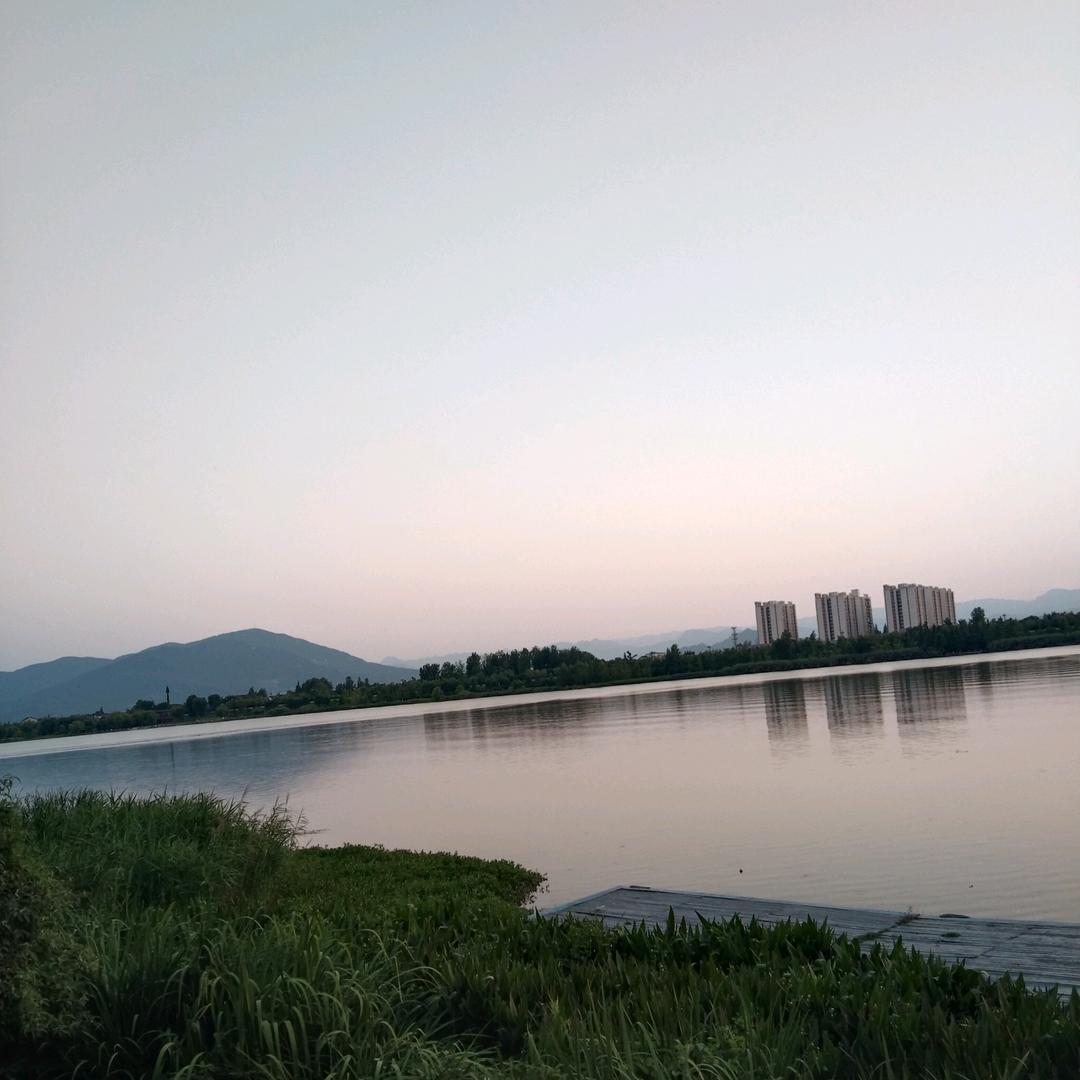 手揣兜兜