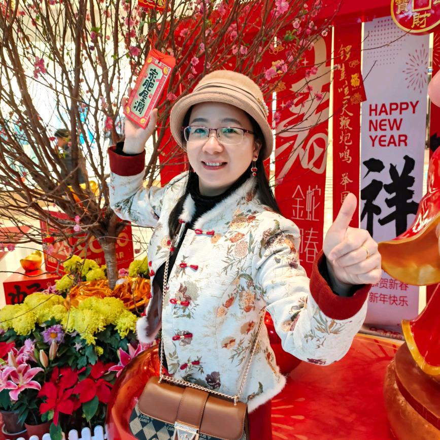 花蝴蝶(开播号在主页:下午6点40分)