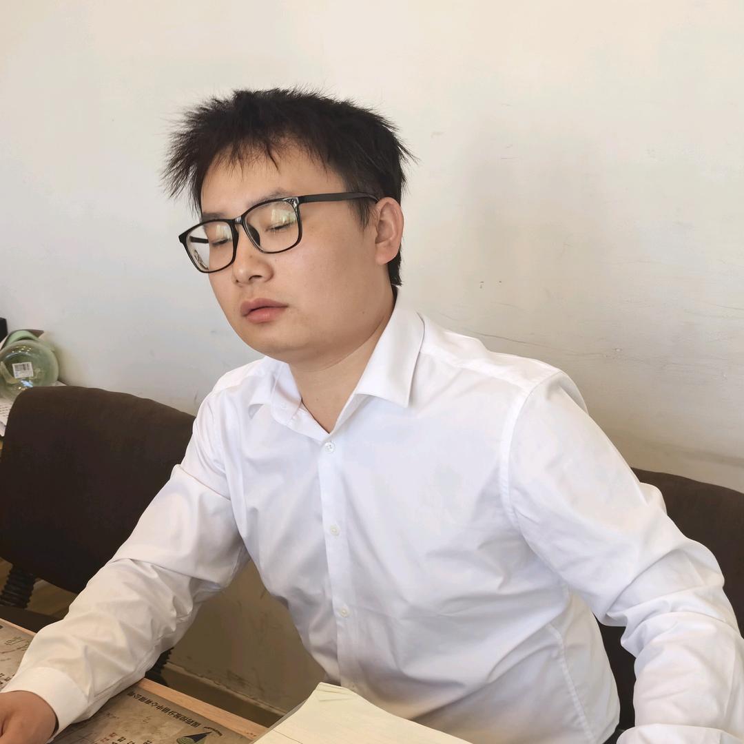 爱玩梗的房小五