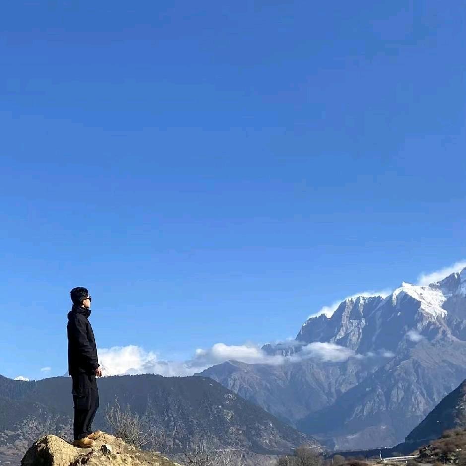 林珞珈.