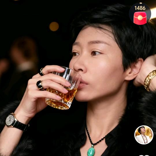 俩个皮夹克😘
