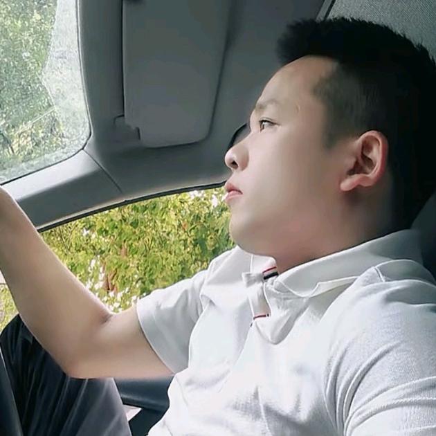 大大伟