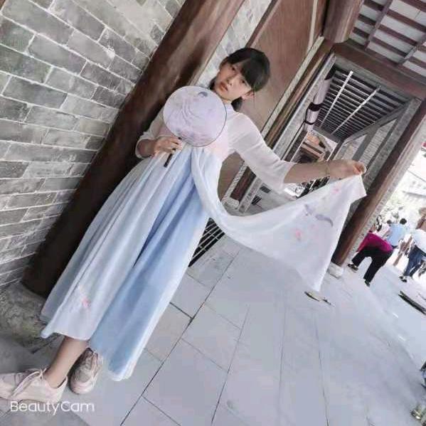 小美女的father