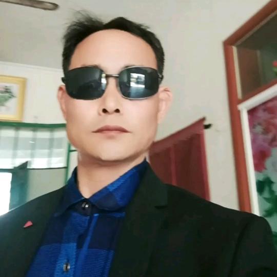 卡车司机！苗哥，☘️🍀❤️💙💜💛