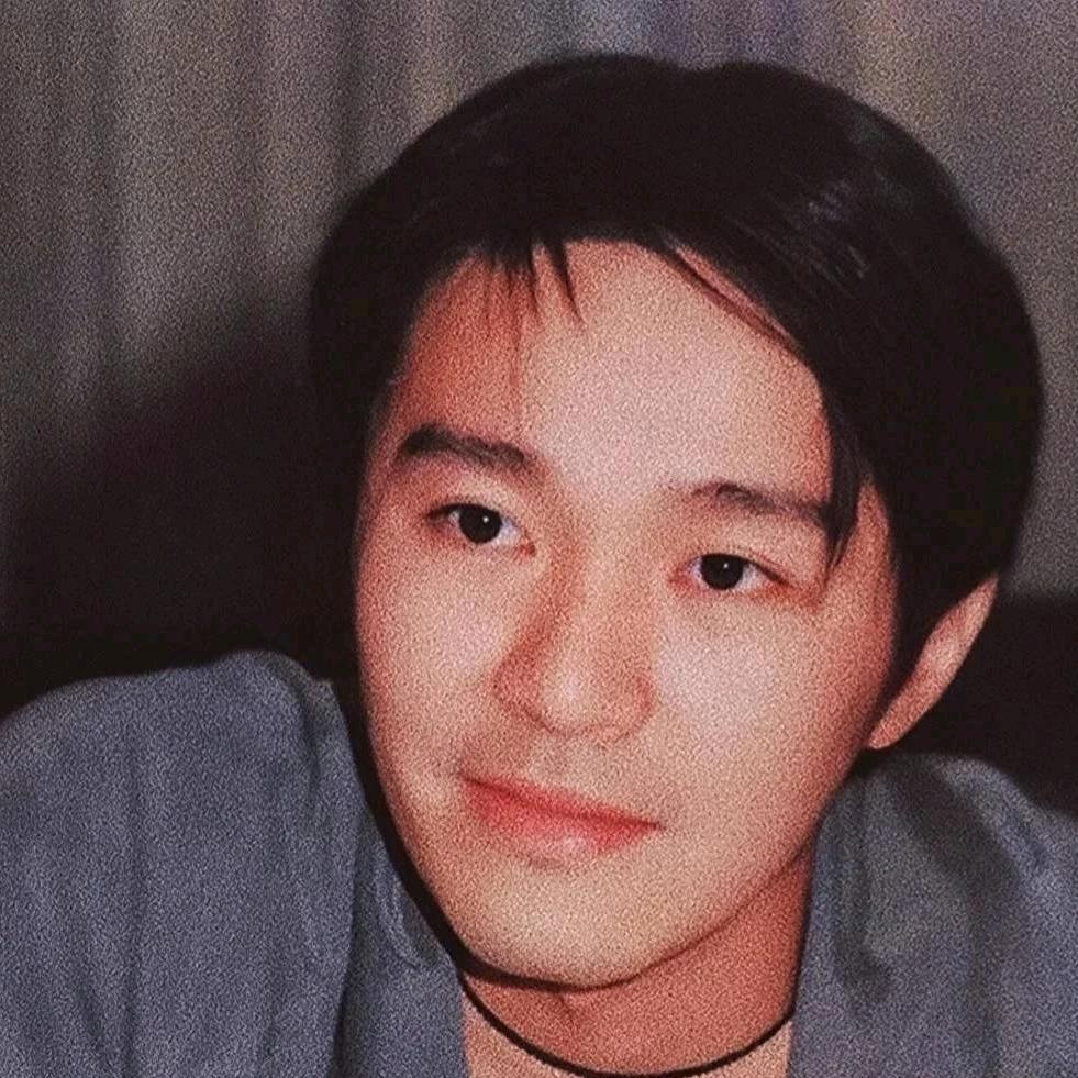 李华.