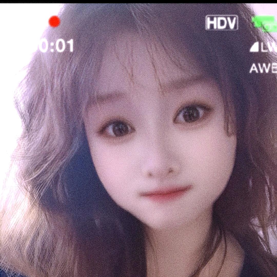 美女emo了.
