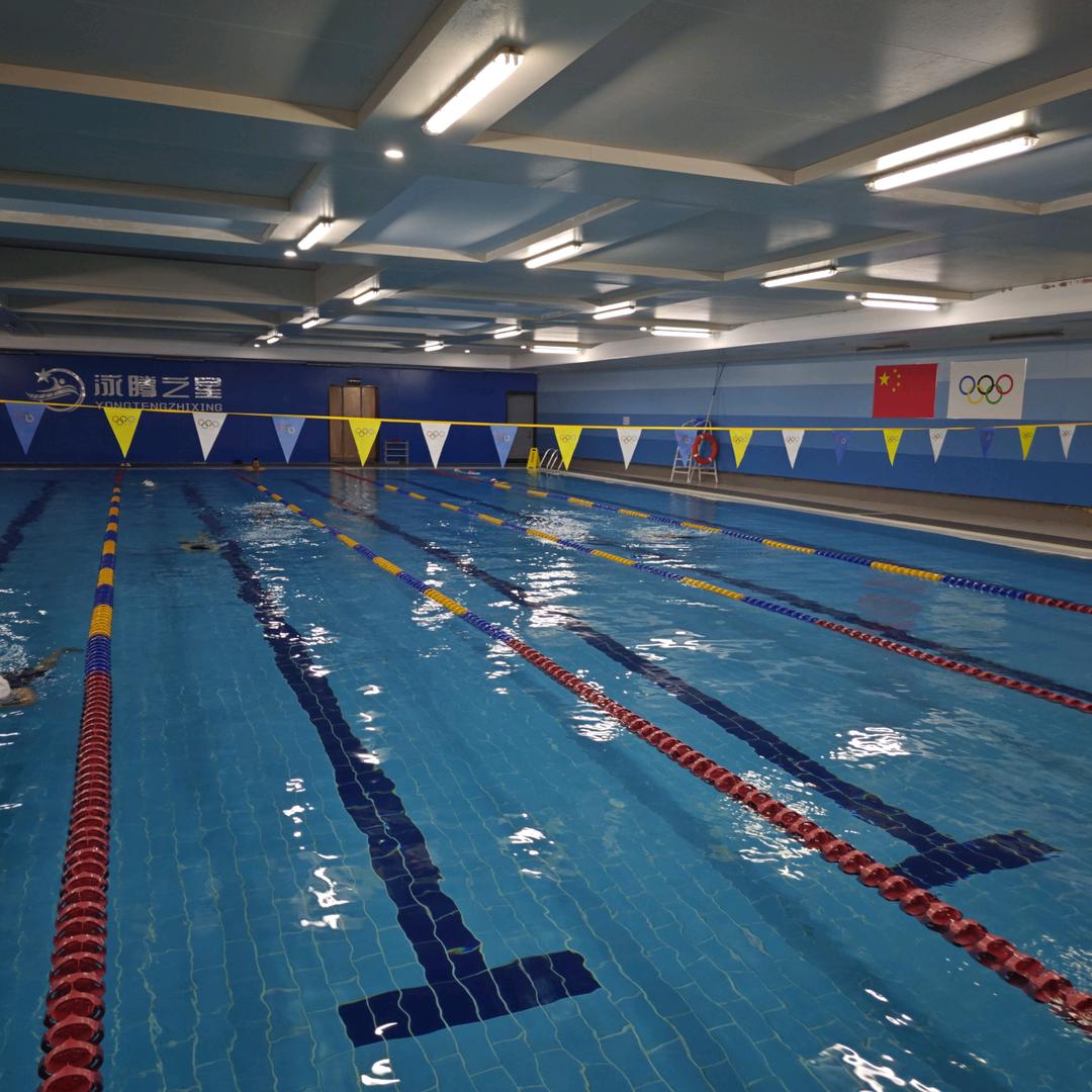 南京安生学校游泳馆、潘教练