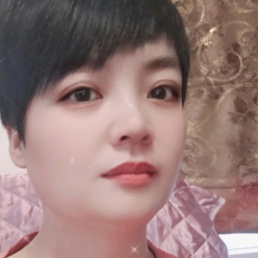 短发小姐姐