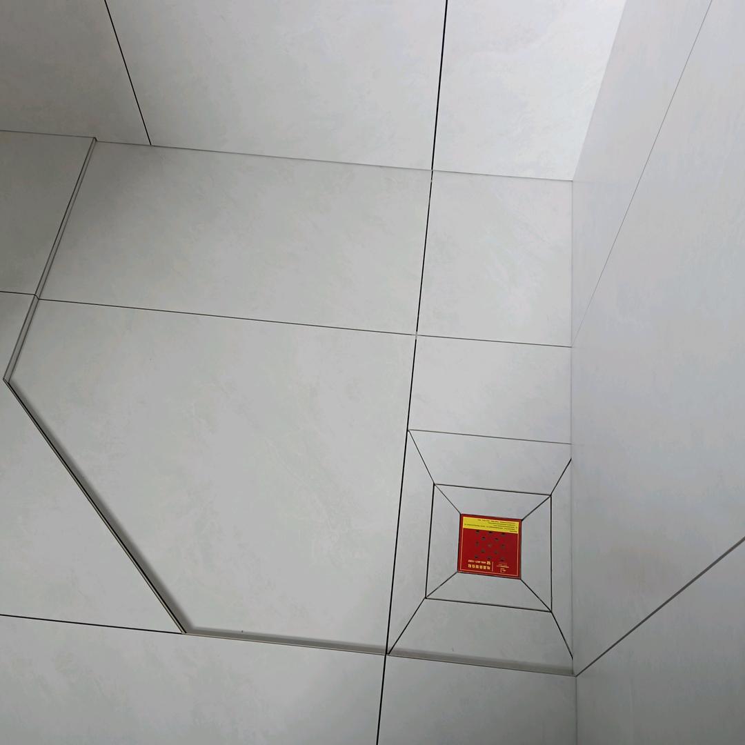 《专业铺贴墙地砖》打工人