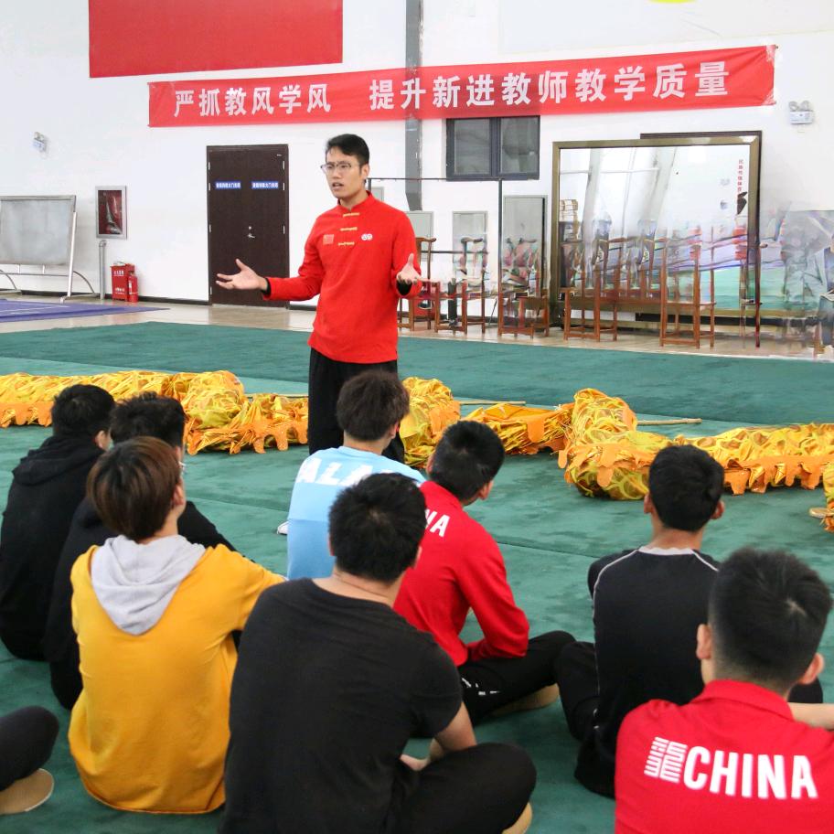 教龙狮的谢老师