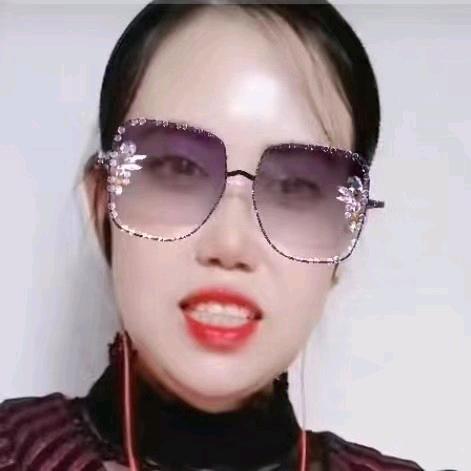 芳心，晩8点直播