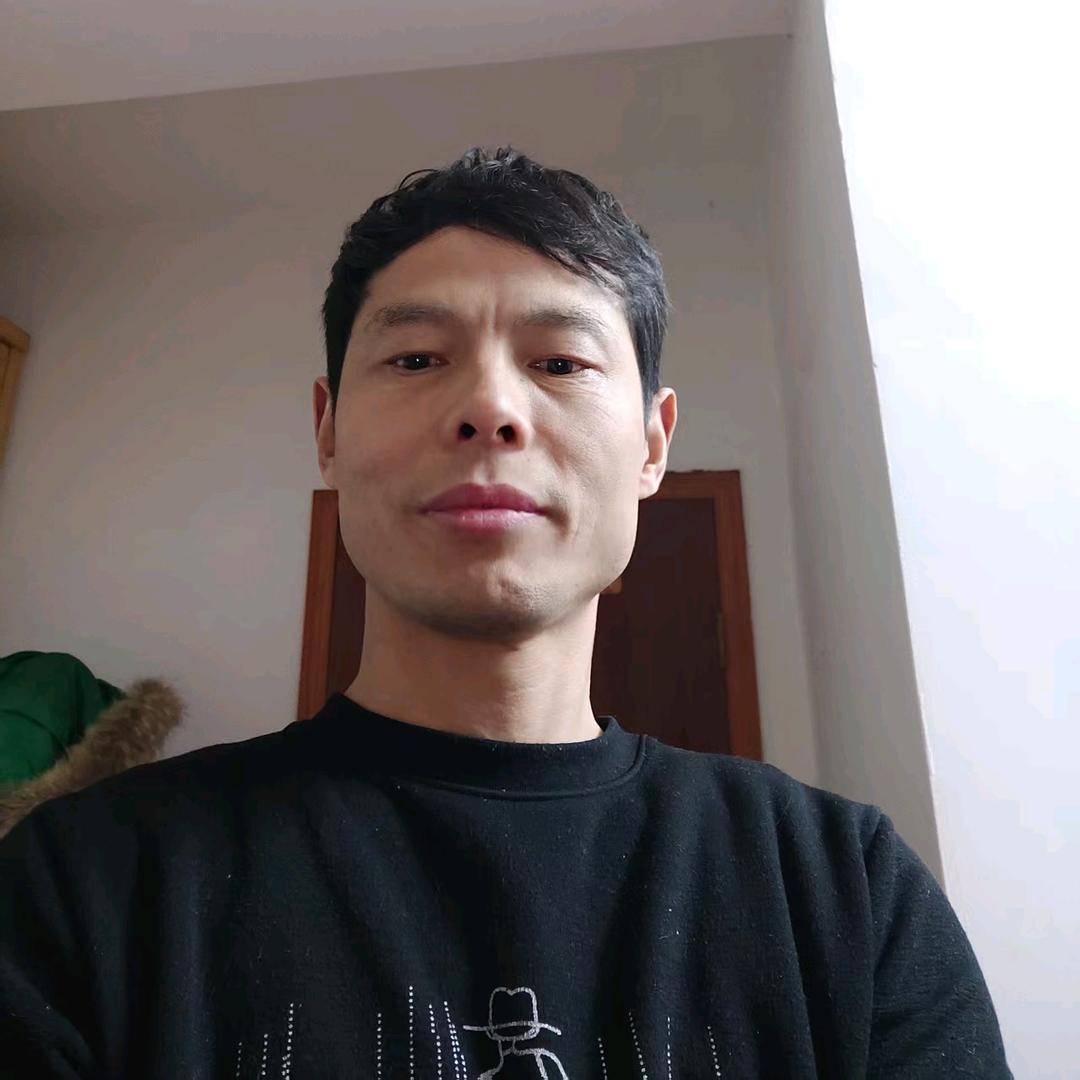 嘉鱼金泰酒店郑伟