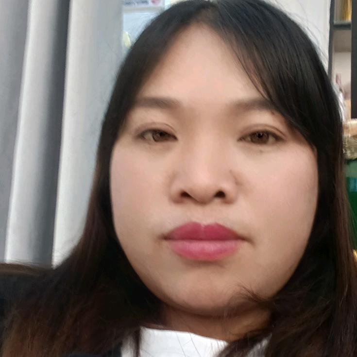 微笑掩盖了寂寞的眼泪