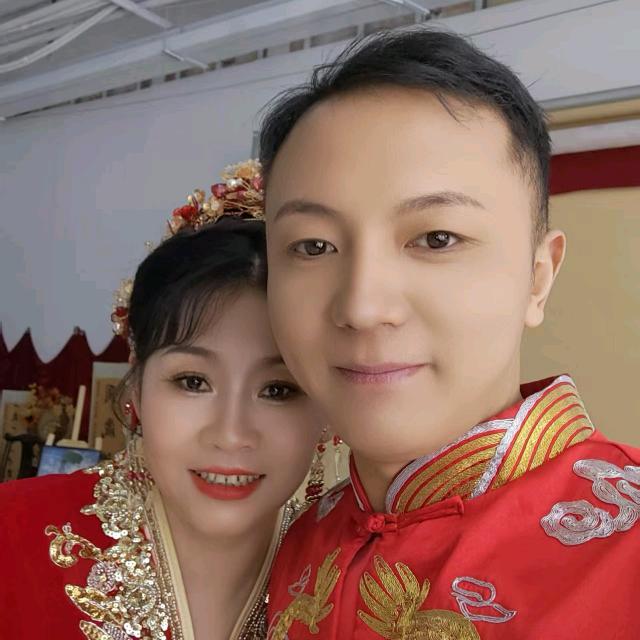 玲姐LOVE小殷(姐弟恋夫妻)