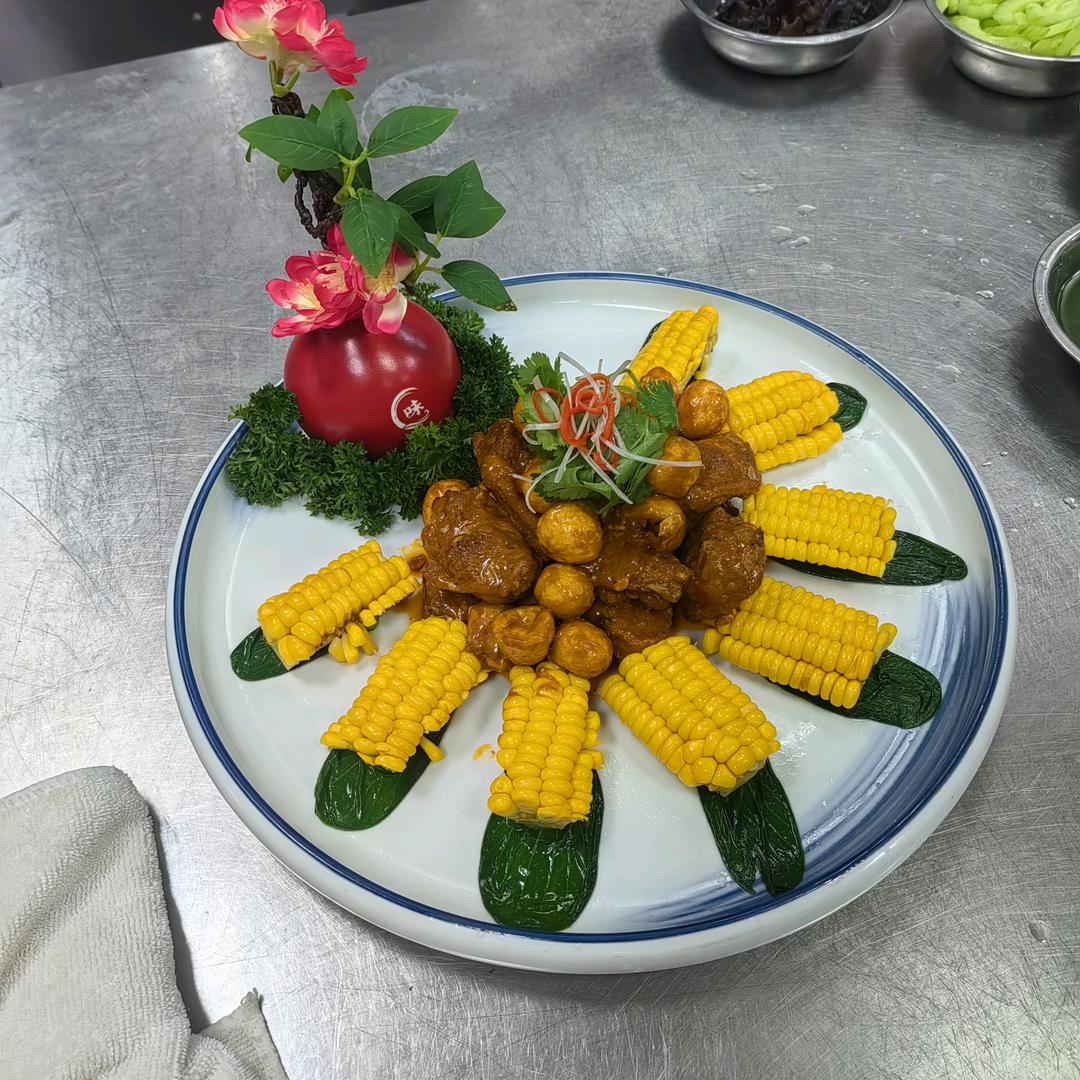 奔跑在追梦的路上。幸福从健康美食出发。