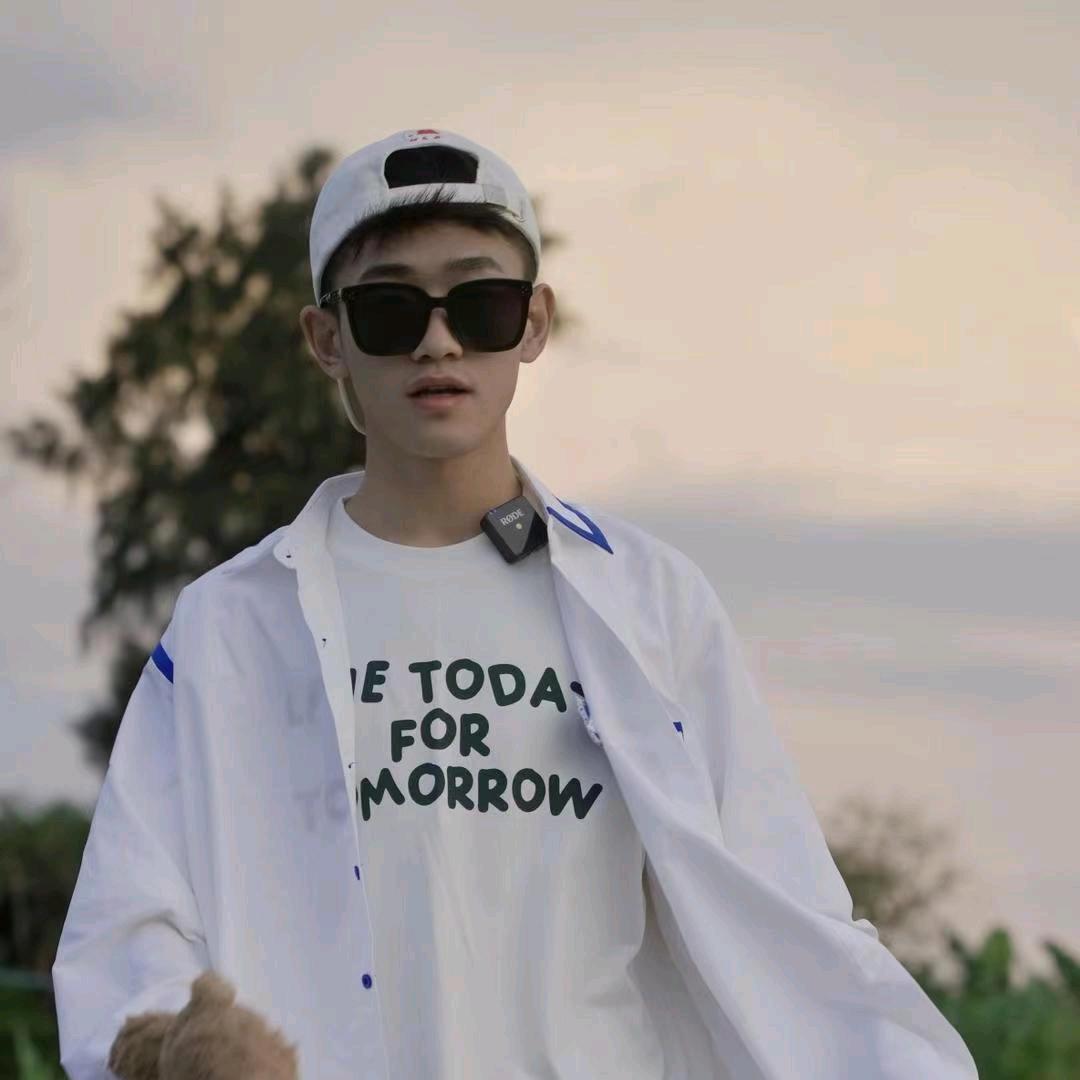 不会拍照的陈同学