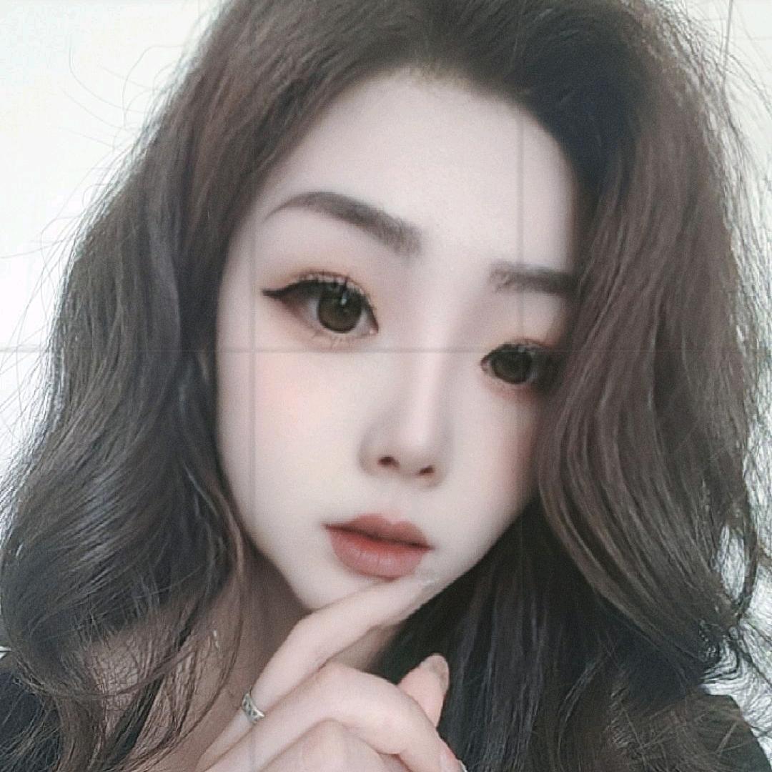 給亻尔微笑
