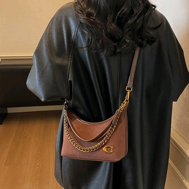 天意女包工厂店总仓