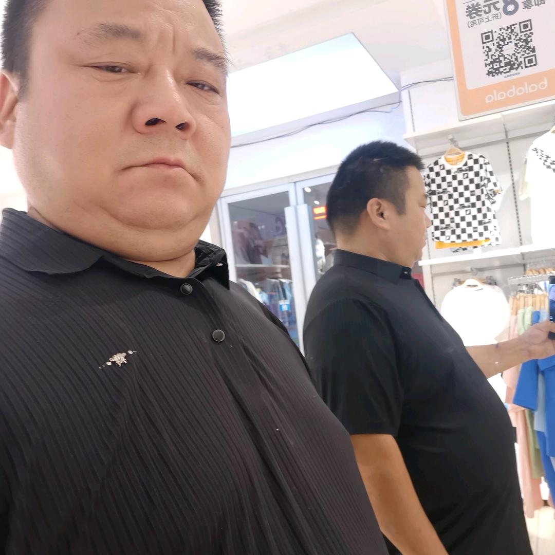 李伟