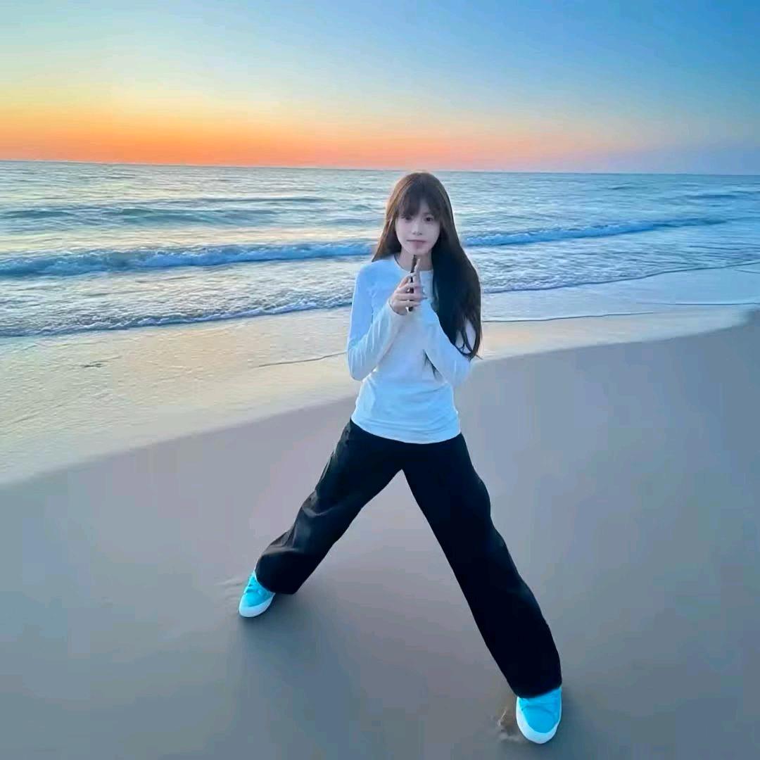 女的