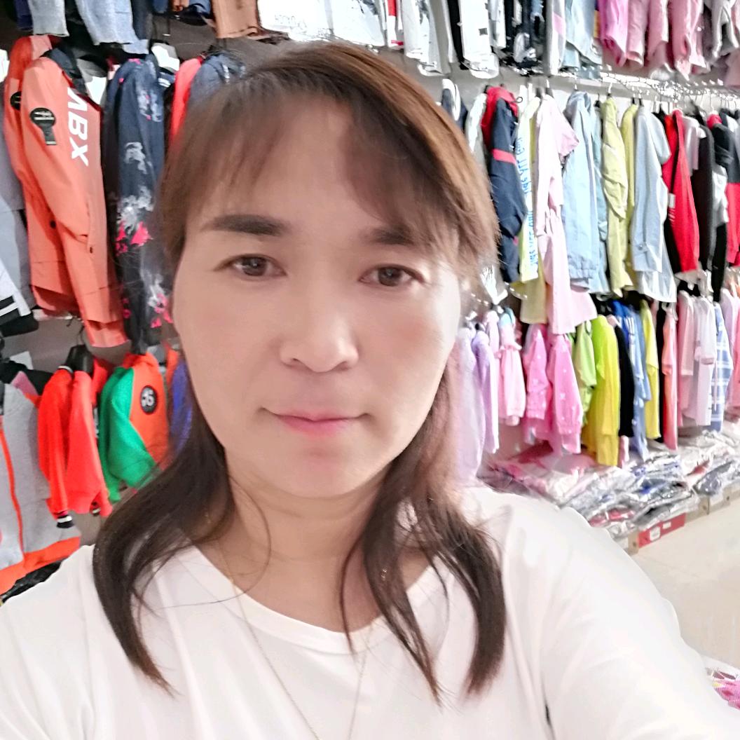 雅丽时尚童装店
