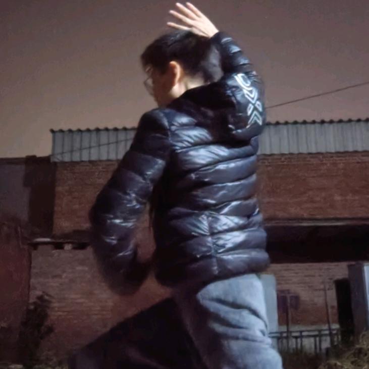来人间游玩的小荣