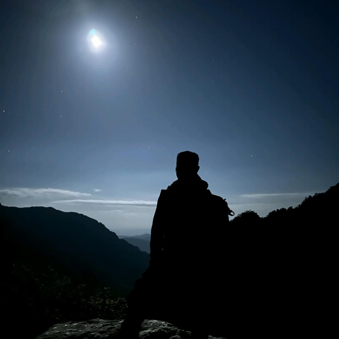 山 德