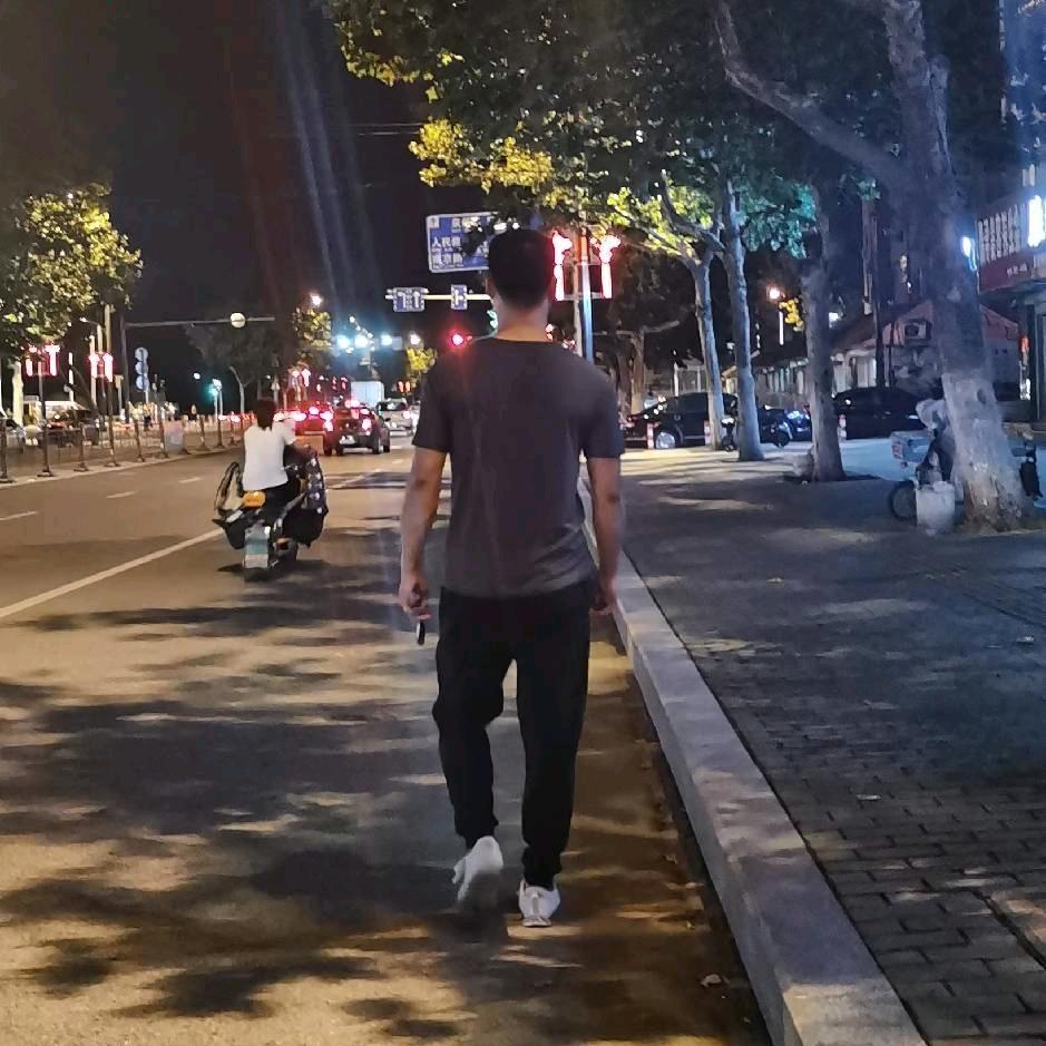 梁小梁