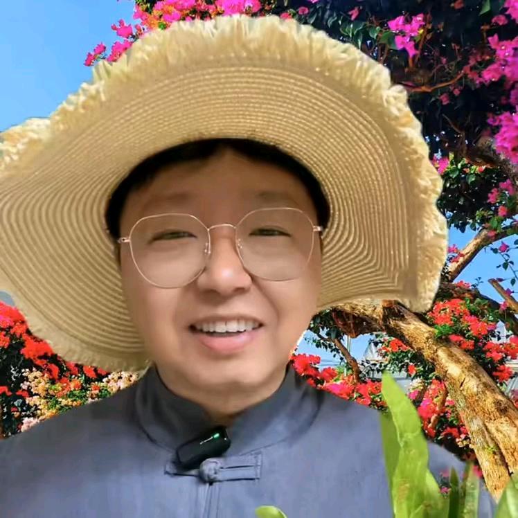 老赵爱养花种菜
