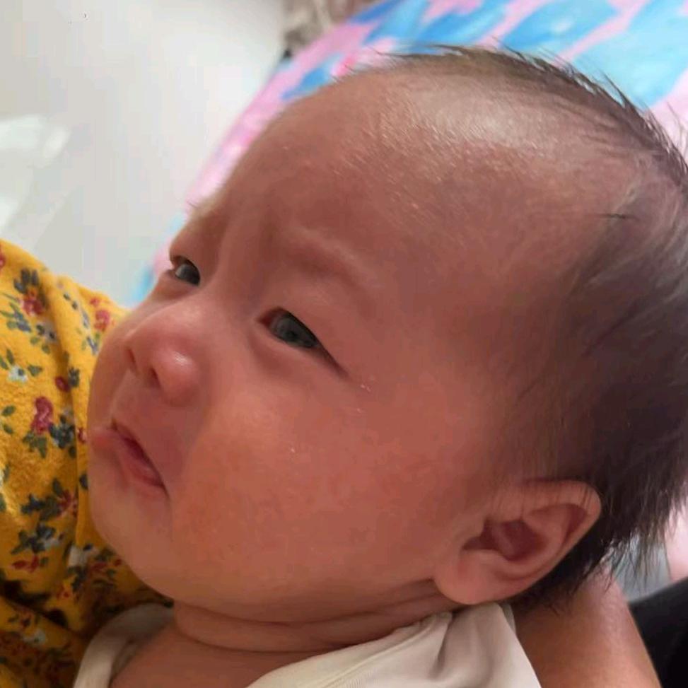 何姐