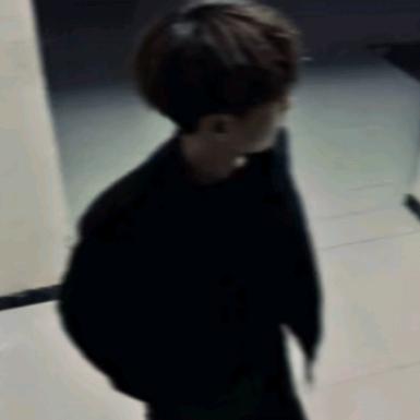 L    .小然