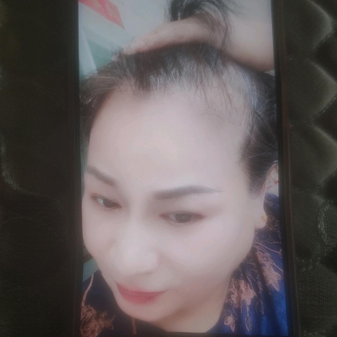 香老师头发养黑呢