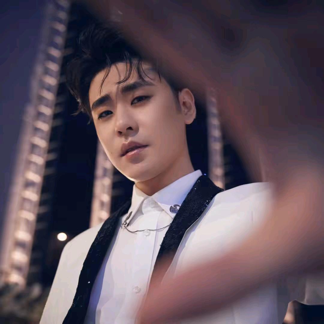 依落🍭⁰⁵¹⁷