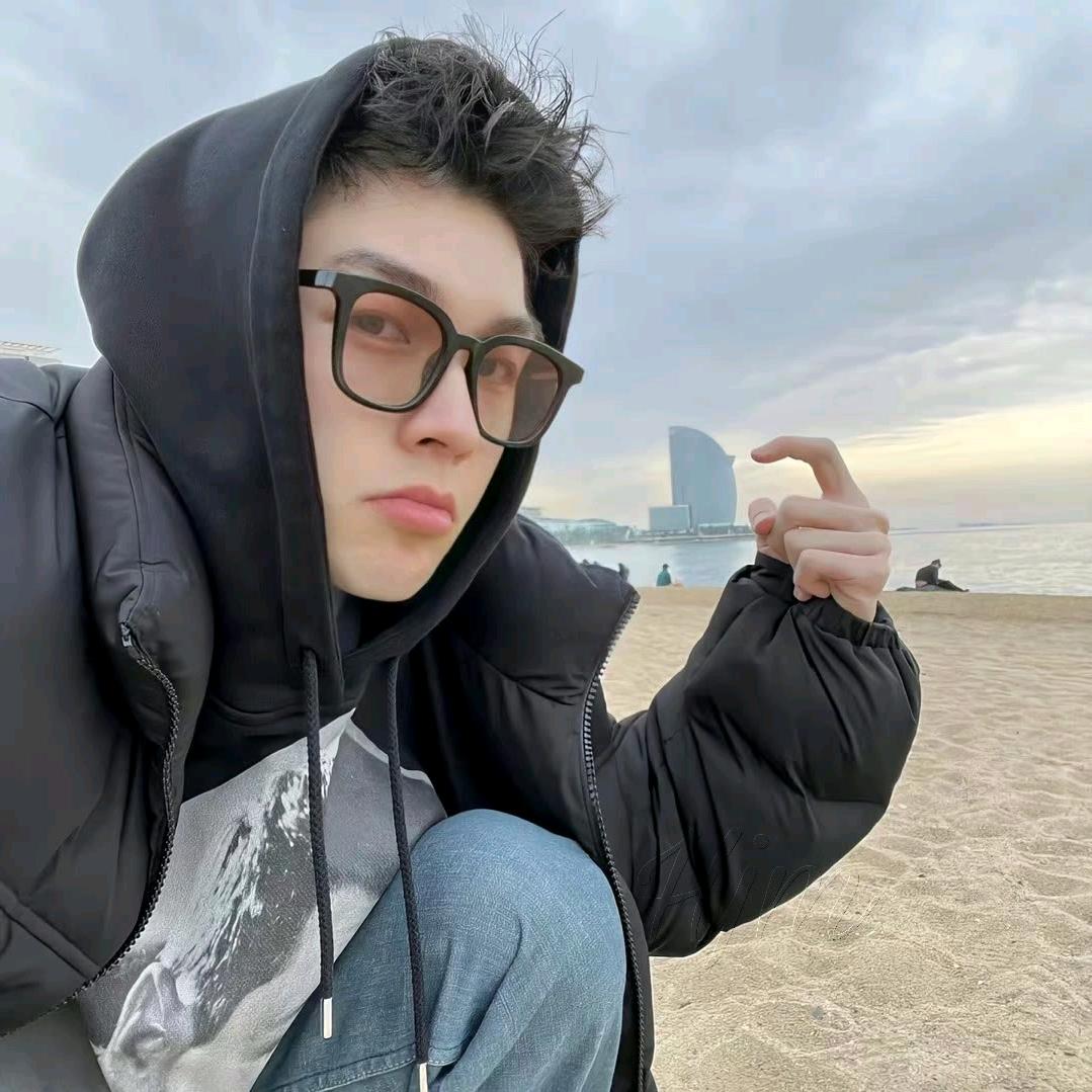 千硕（陪🥣看主页）