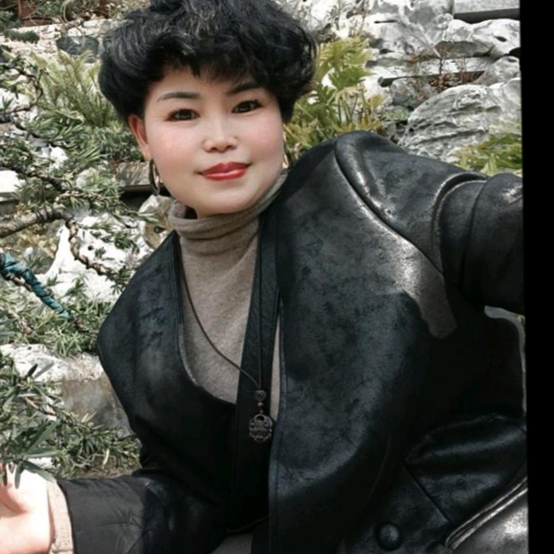 璧山区.《衣品堂 》李玲