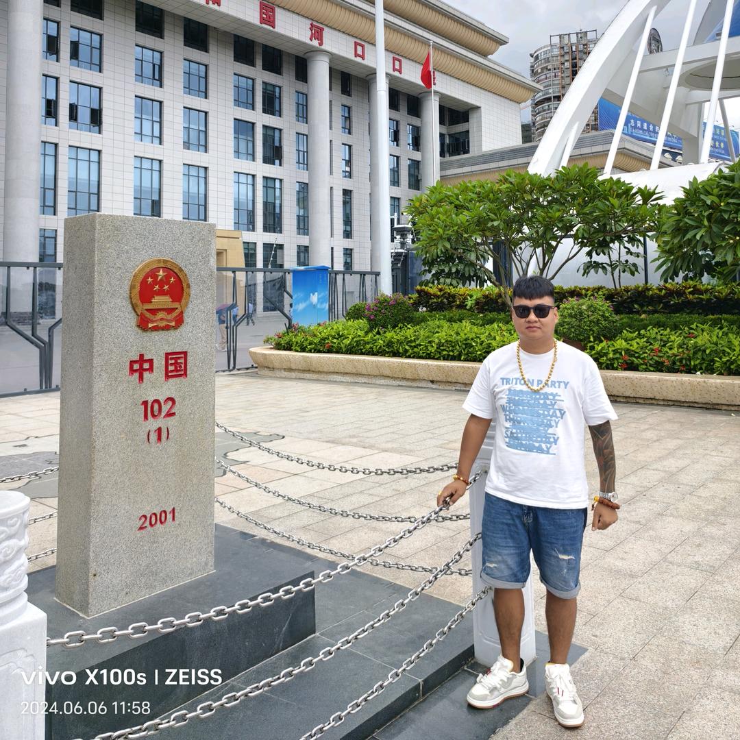 一只傻象