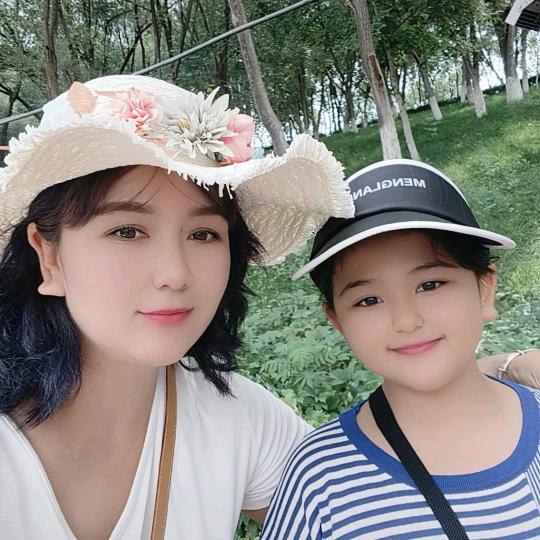 卡米拉服装化妆师