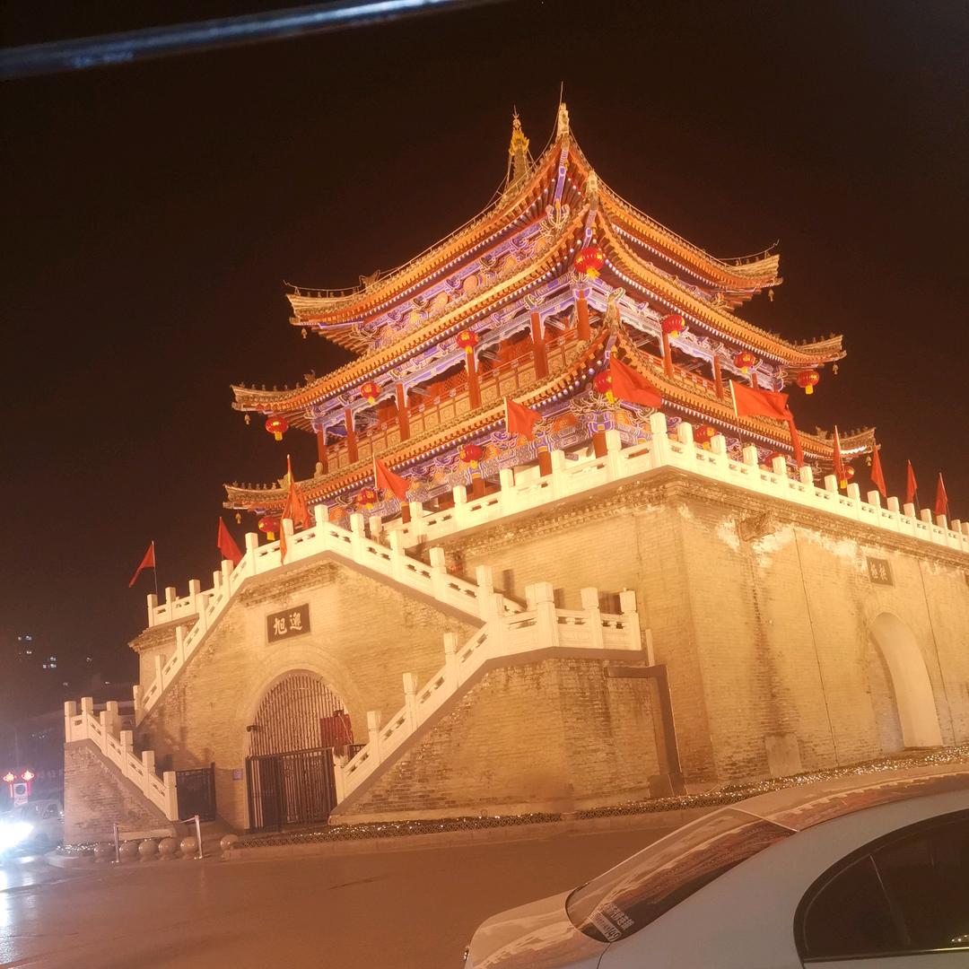 骑着摩托去旅游