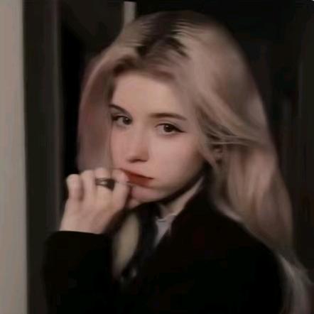 18岁帅炸天强的没边人见人爱的清冷总裁