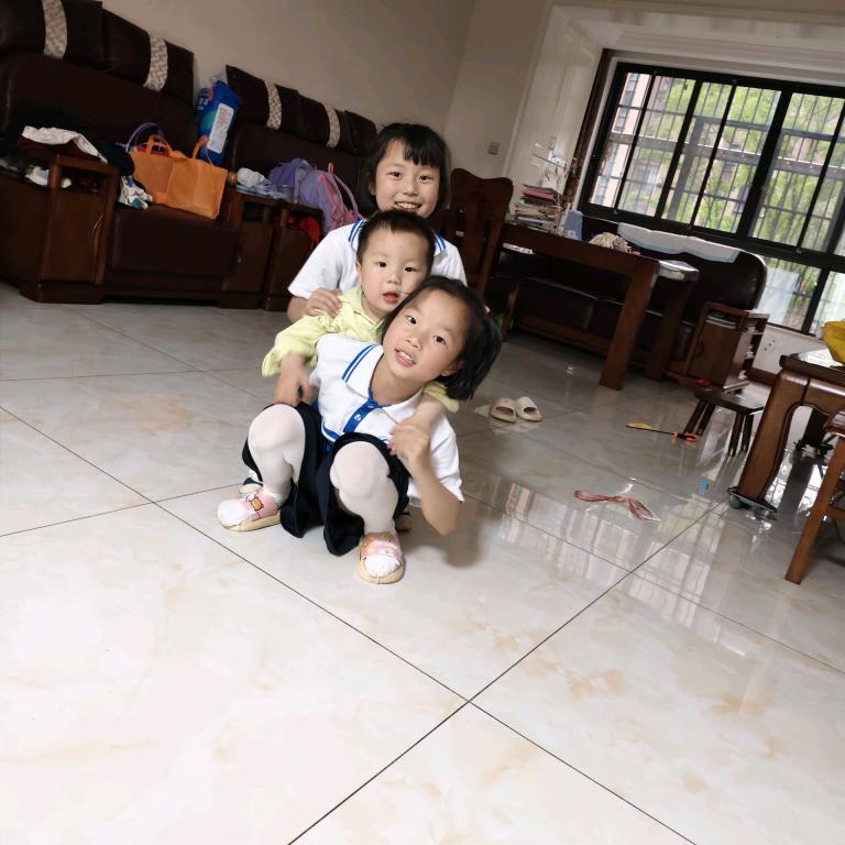 亲亲小姐妹