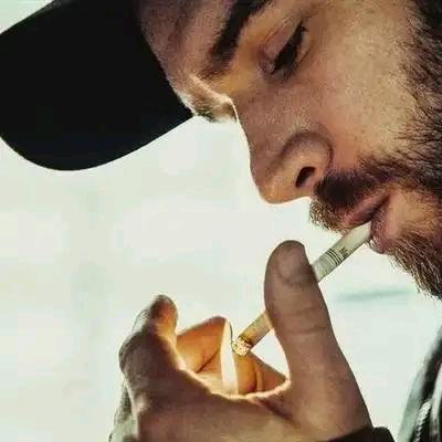 抽烟中🚬🚬🚬