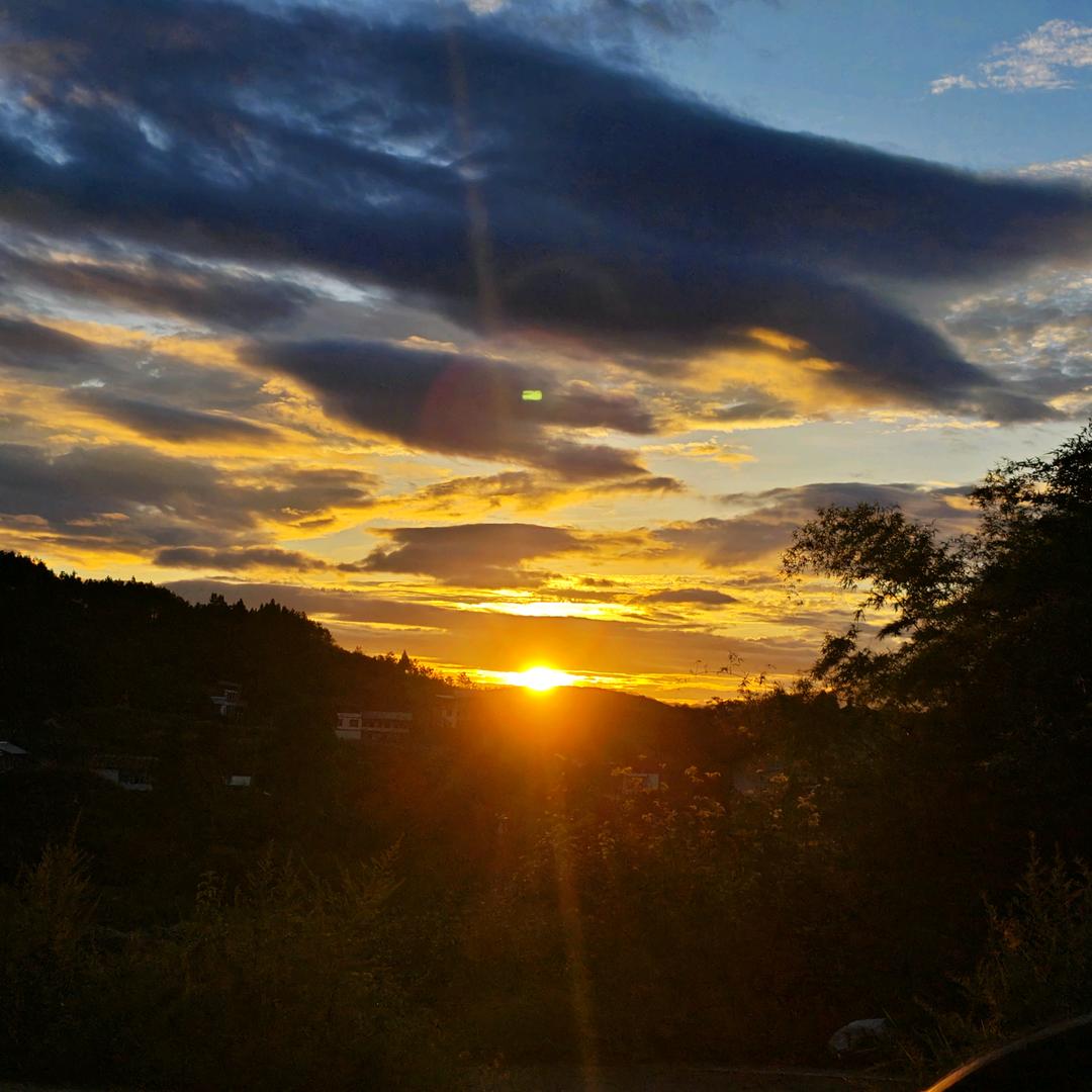 爱爬山的老男孩