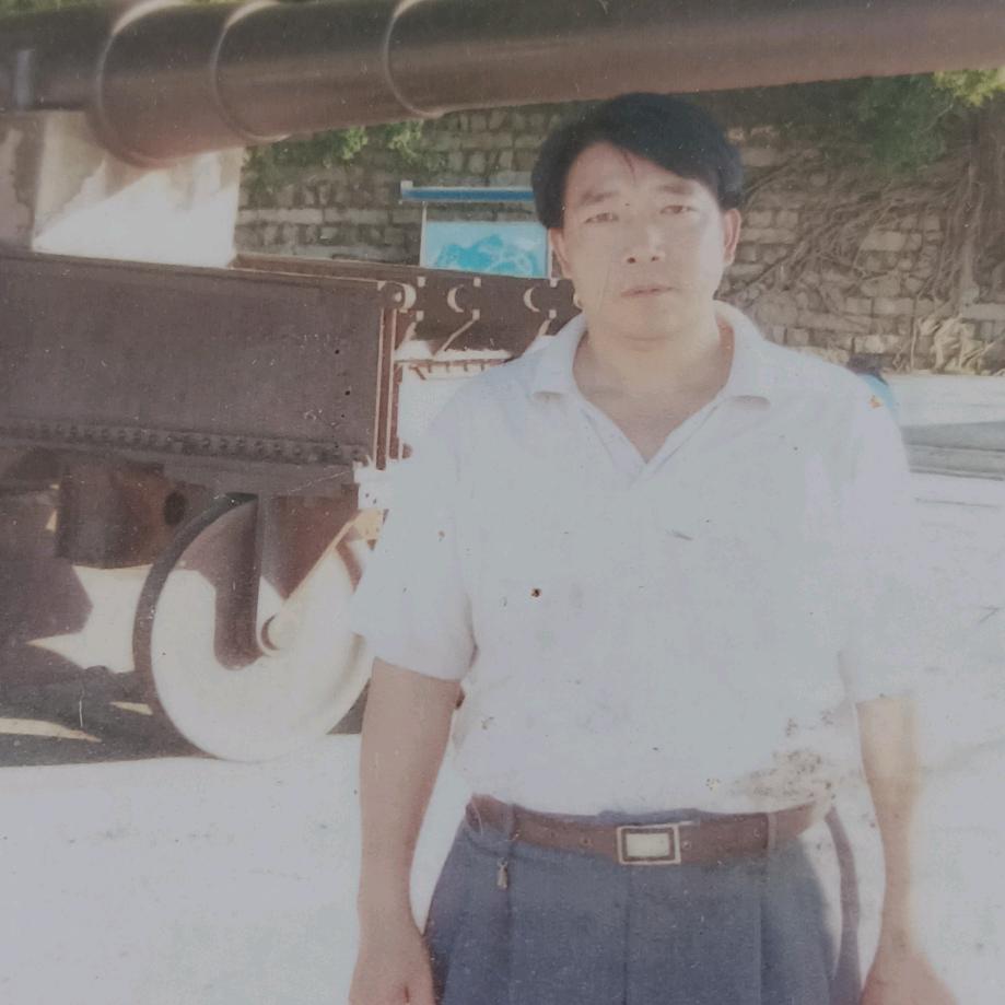 笑看桃李抱春风