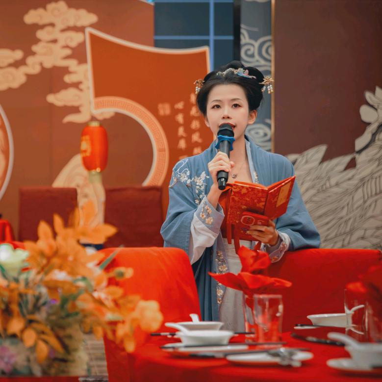 中式国风婚礼司仪小美