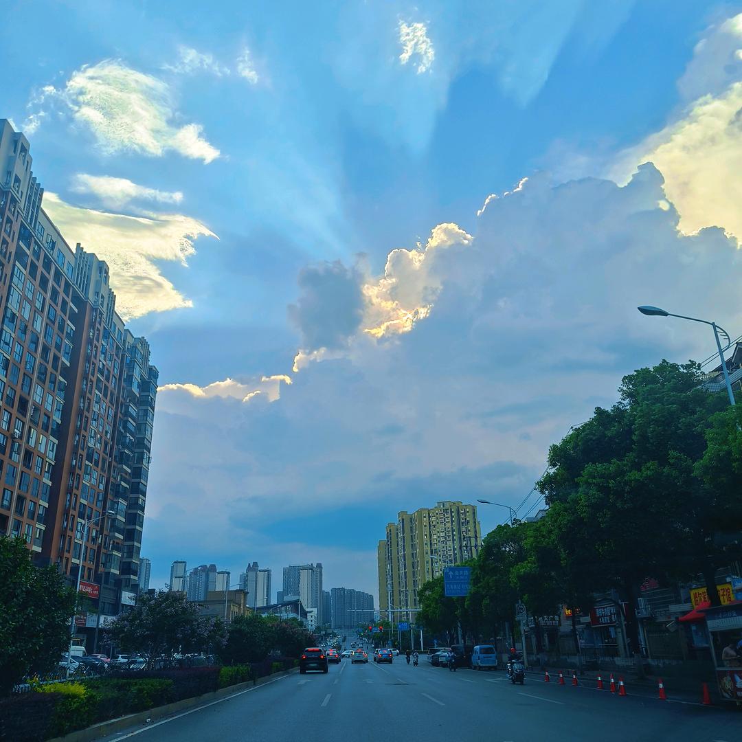 日落西山，晚霞满天