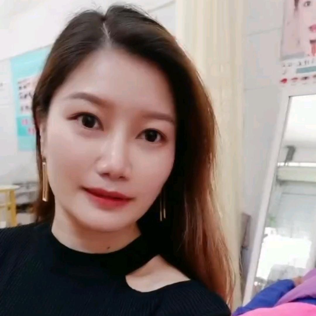 纤姿美容服装店•覃艳