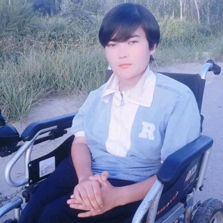 阿依妮萨
